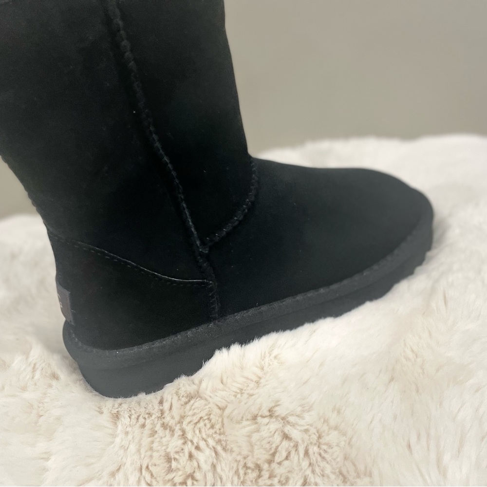 Brand new UGG - Picture 3 of 11